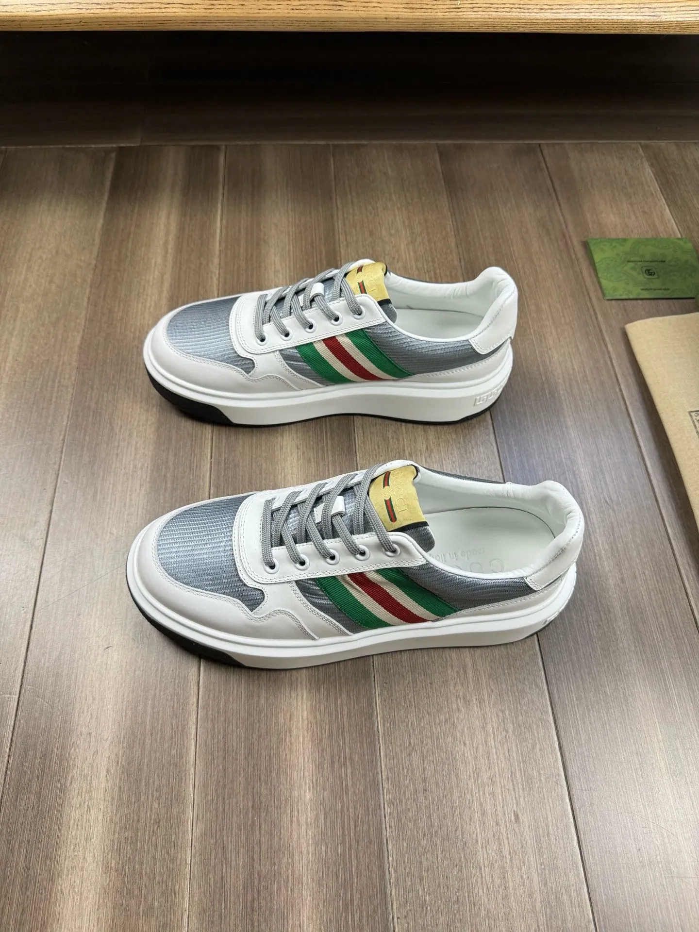 [Gucci] Gucci men's shoes 💰820💰 - High-end quality original order - Upper: 🔝Imported Nappa calfskin·Brand high mercerized cloth·Brand webbing -Inner: water-dyed cowhide, -Outsole: ultra-light T men's shoes💰U foam. Rubber; two-color molded outsole -Ultra-high quality control·Fine workmanship: highlighted (high-end·luxury·grade) -Size: 38-44 (45, can be customized)